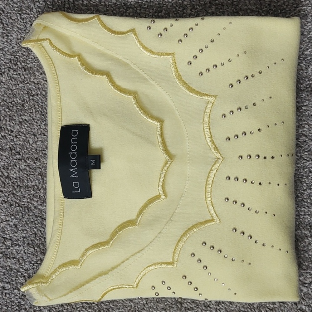 Like New La Madona Size Medium Short Sleeve Yellow T-shirt